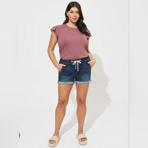 Torrid size 3 (22/24) pull on weekend denim shorts 3.5" inseam